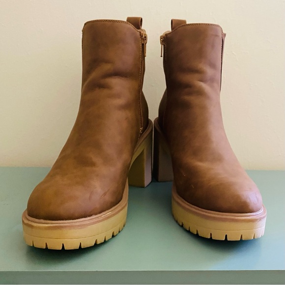 DV by Dolce Vita Jade / Jetta Bootie Size 10 Camel EUC - Picture 5 of 16